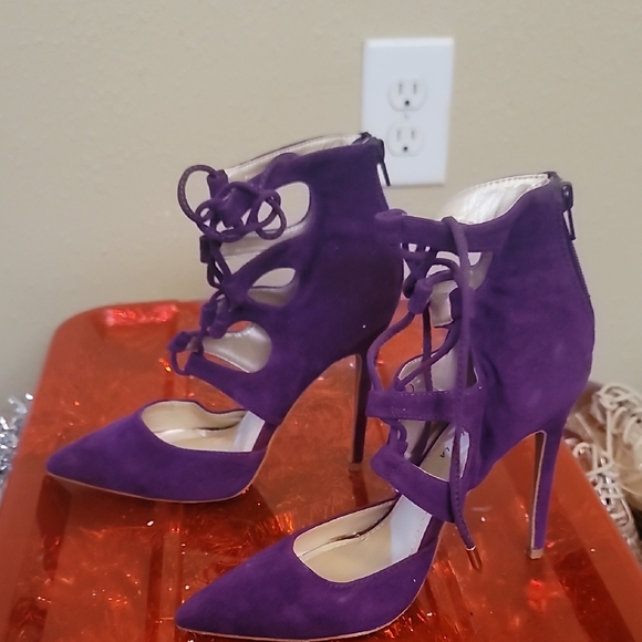 Unique Point Toe Heels - Picture 4 of 8